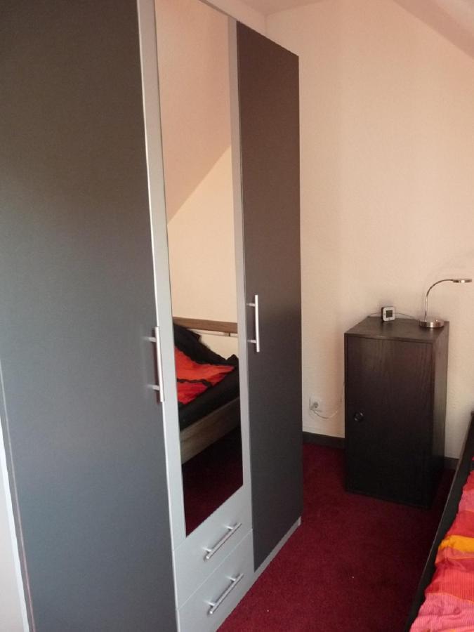 Ferienwohnung In Duesseldorf Hassel Buitenkant foto